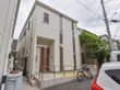 グループホーム周囲は住宅に囲まれており、建物前の路地も大通りではないのでとても静かな環境に立地している。
