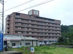 緑豊かな自然に囲まれた場所に建っている施設。恵まれた環境のなかで穏やかに健やかな日々を過ごしていただける。