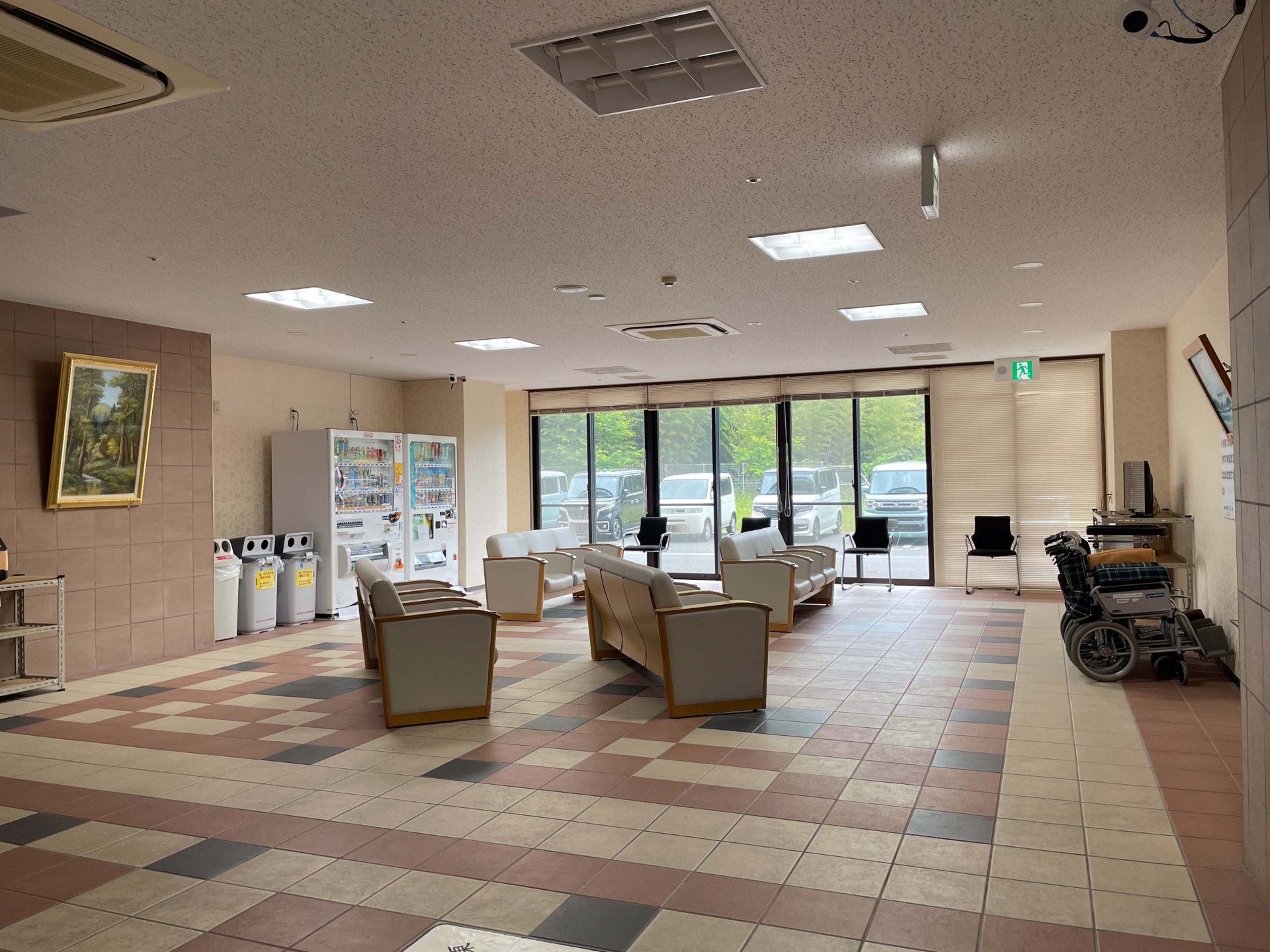 明るいロビーの様子