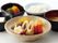 白ご飯におかず、お味噌汁、煮物など品数豊富なメニューである。入居者様の健康を考え、栄養バランスの整った食事を提供している。