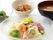 季節メニューも取り入れている。この日は暑い季節にピッタリな麺。栄養面を考慮し、野菜をふんだんに使用している。