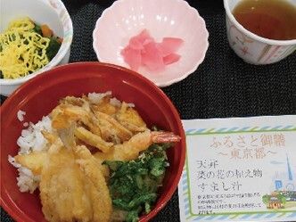 海老や魚の天丼と、菜の花の和え物と漬物