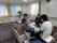 多目的室では機能回復のための訓練を行っており、介護スタッフが入居者様と一緒に楽しくプログラムを実行している。