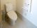 居室にトイレが設置されており、立ち座り動作など楽に使用できるように手すりがついている。スペースも広くとってあり、使いやすくなっている。