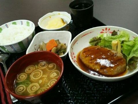 盛り付けにも工夫をしたお食事