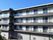 施設は、マンションのような３階建ての建物である。館内は全てバリアフリーになっている。お部屋は全室個室である。