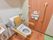 トイレには暖房便座のついた、洋式便器を設置している。壁には操作パネルがあり、緊急時の呼び出しボタンを備え付けている。