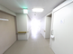 介護施設の廊下と部屋の入口