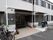 施設入口には屋根付きポーチが完備され、悪天候の際も身支度を整えて移動していただけるようになっている。