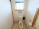 介護施設の居間とトイレの様子