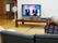 広々とした共有スペースにテレビがあり、ソファにゆったり座りながら見ることができる。大勢で楽しむことができる。
