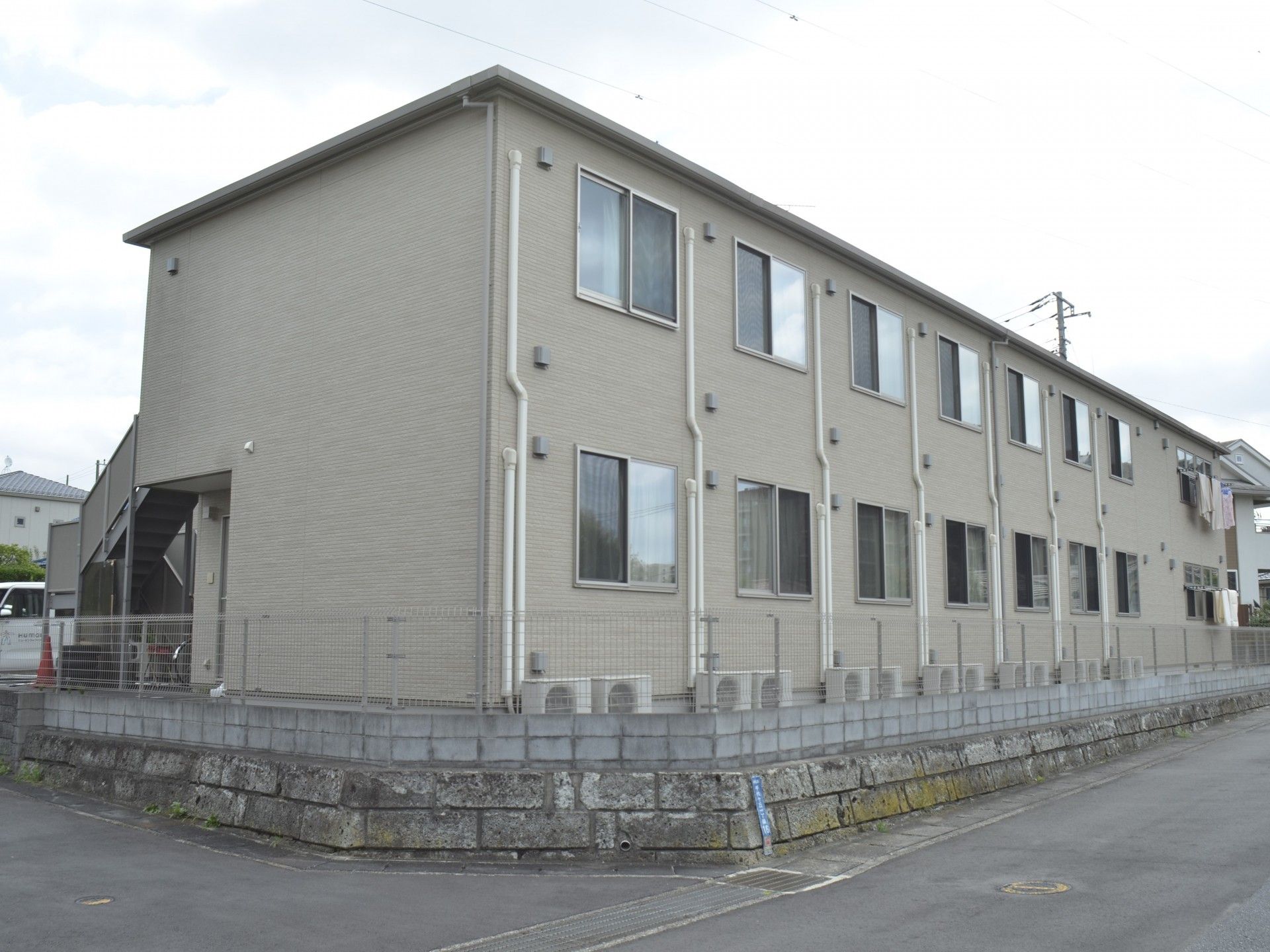 ゆったりとした建物の外観