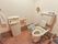 トイレそのものは、一般家庭にあるものと大差ないので、抵抗感なく使用することができる。個室自体も、広めに作られているので、圧迫感がない。