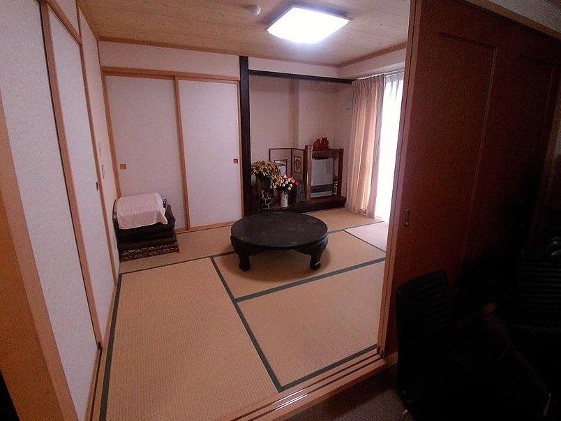 リラックススペースは畳敷きの和室である。いぐさの香りに癒されながら手足をしっかり伸ばしてくつろげる。