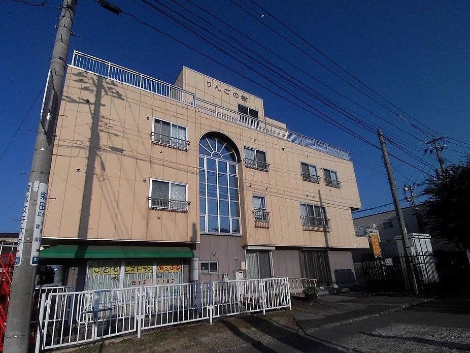 施設は訪問介護とデイサービスを併設し、24時間体制で入居者様の安全を見守る。居心地よくご利用いただけるように努めている。