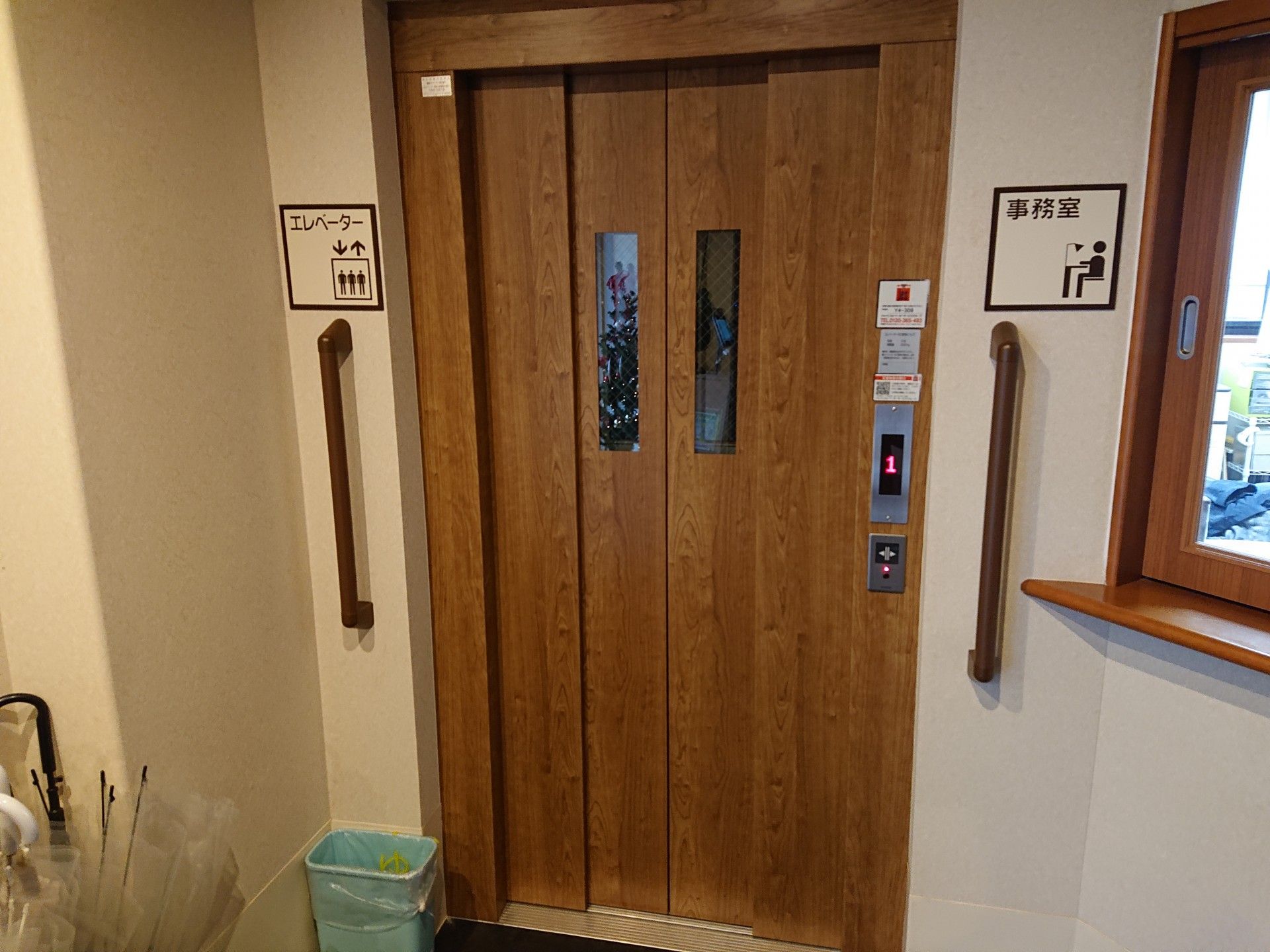 安全なエレベーター入口