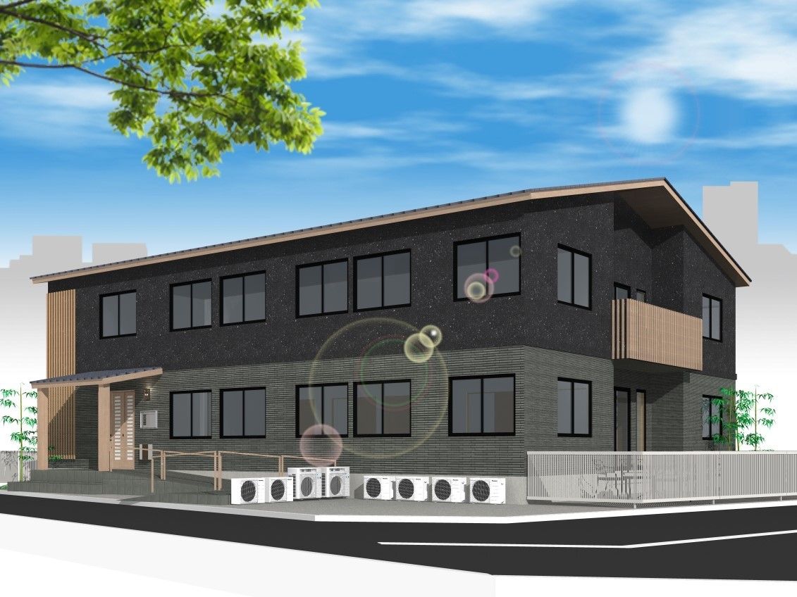 ２階建ての施設が正面にあり、手前には道路が通っている。外壁は１階部分と２階部分で塗り分けられており、下側は灰色で上側は黒色である。