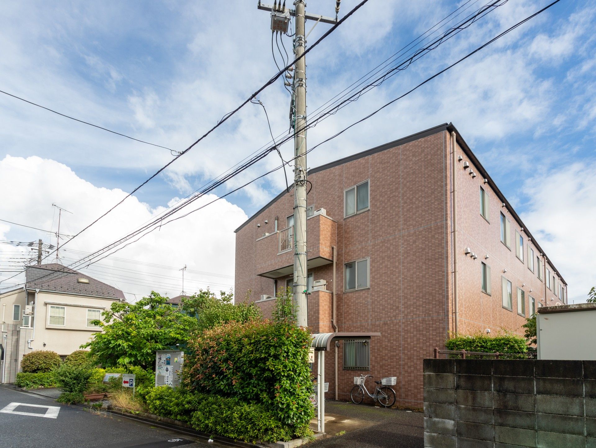 赤レンガの建物外観
