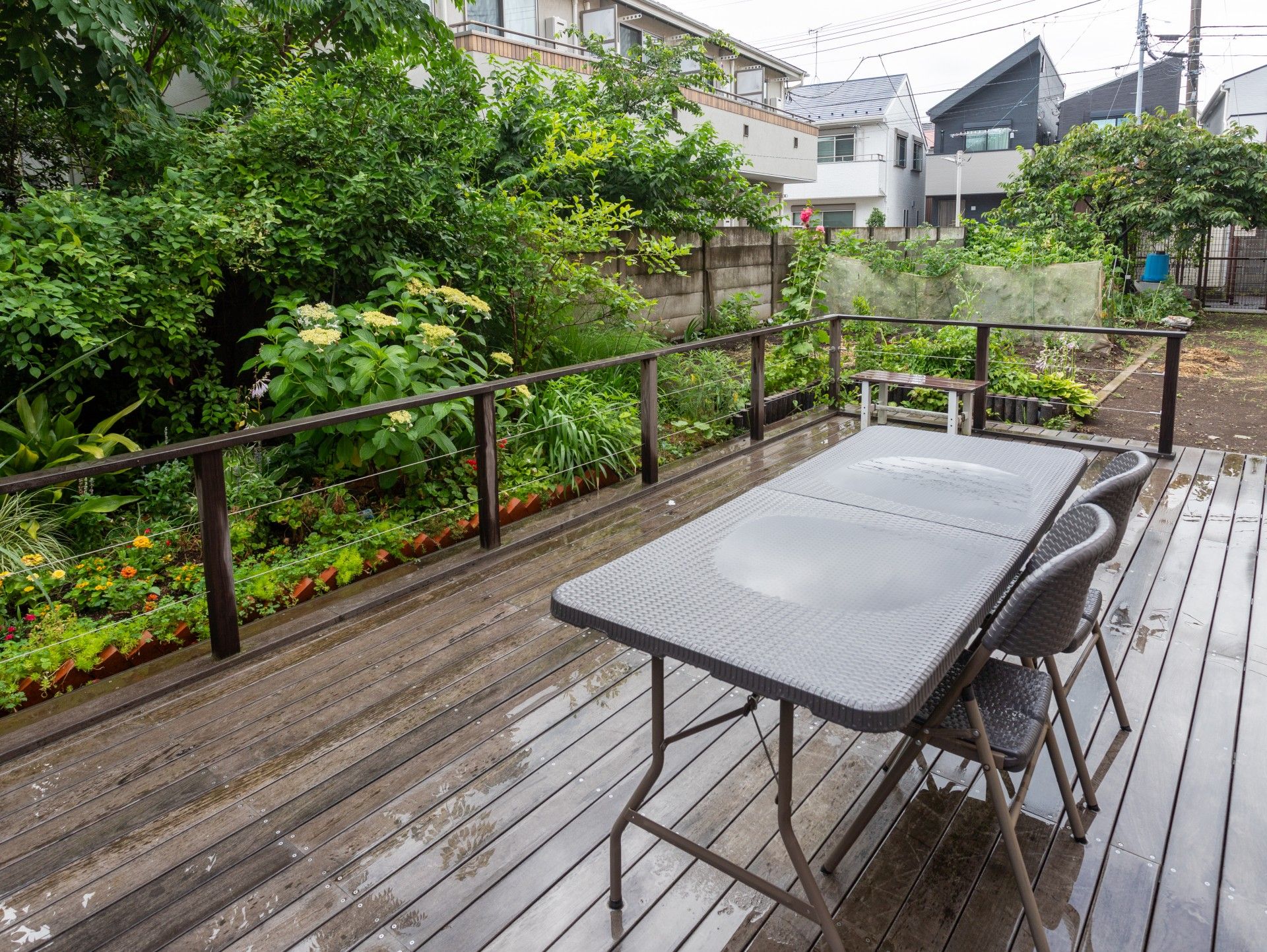 緑豊かなテラス