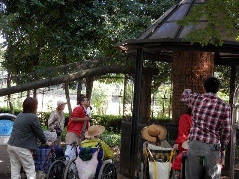 「ベルビルガーデンやまと」の外出イベント。リフレッシュと同時に楽しさや好奇心を芽生えさせて楽しんでもらう。