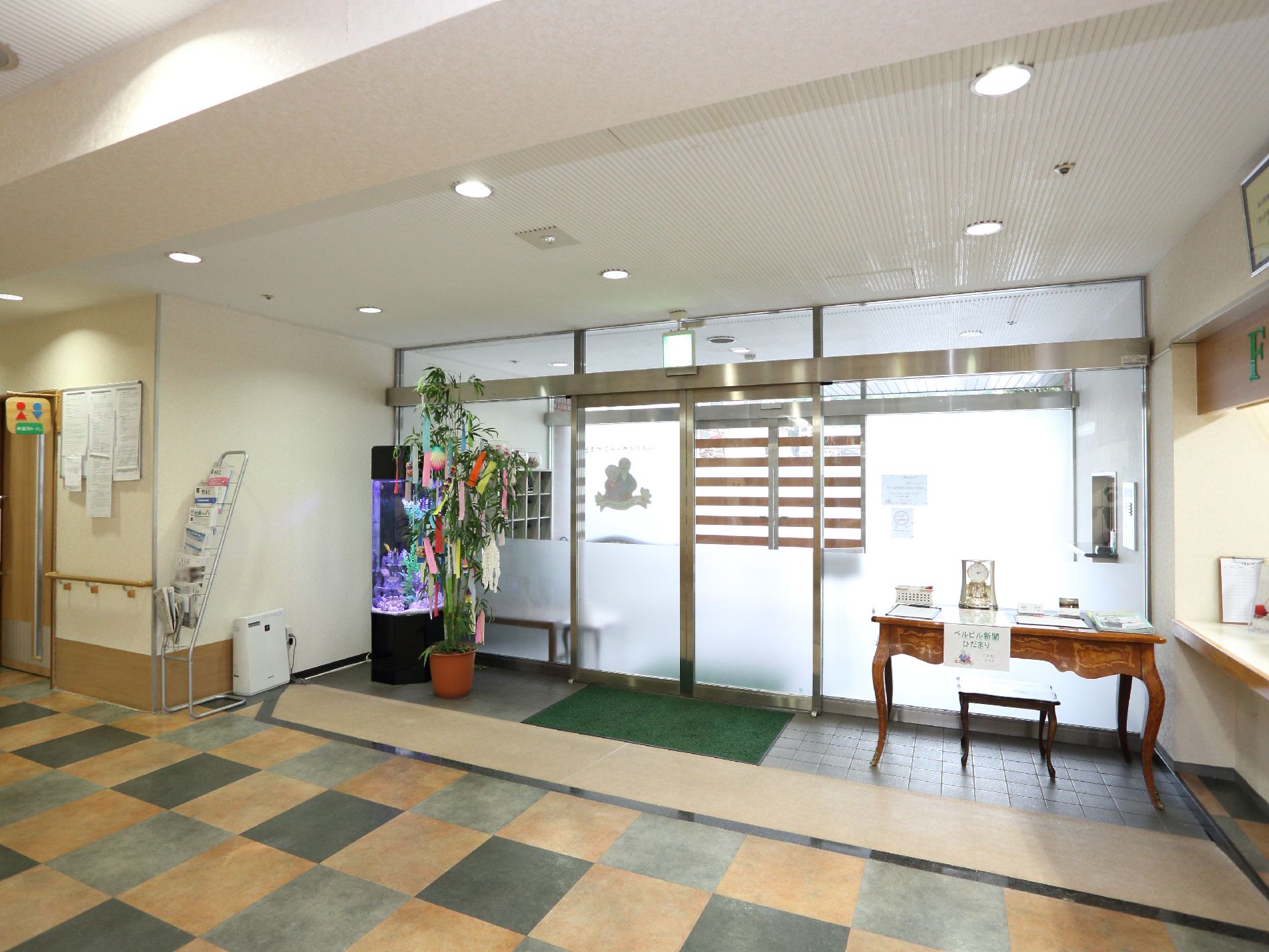 幅の広い自動ドアを設置している玄関