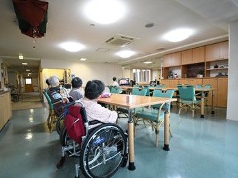 ご入居者様が揃っている共用スペース