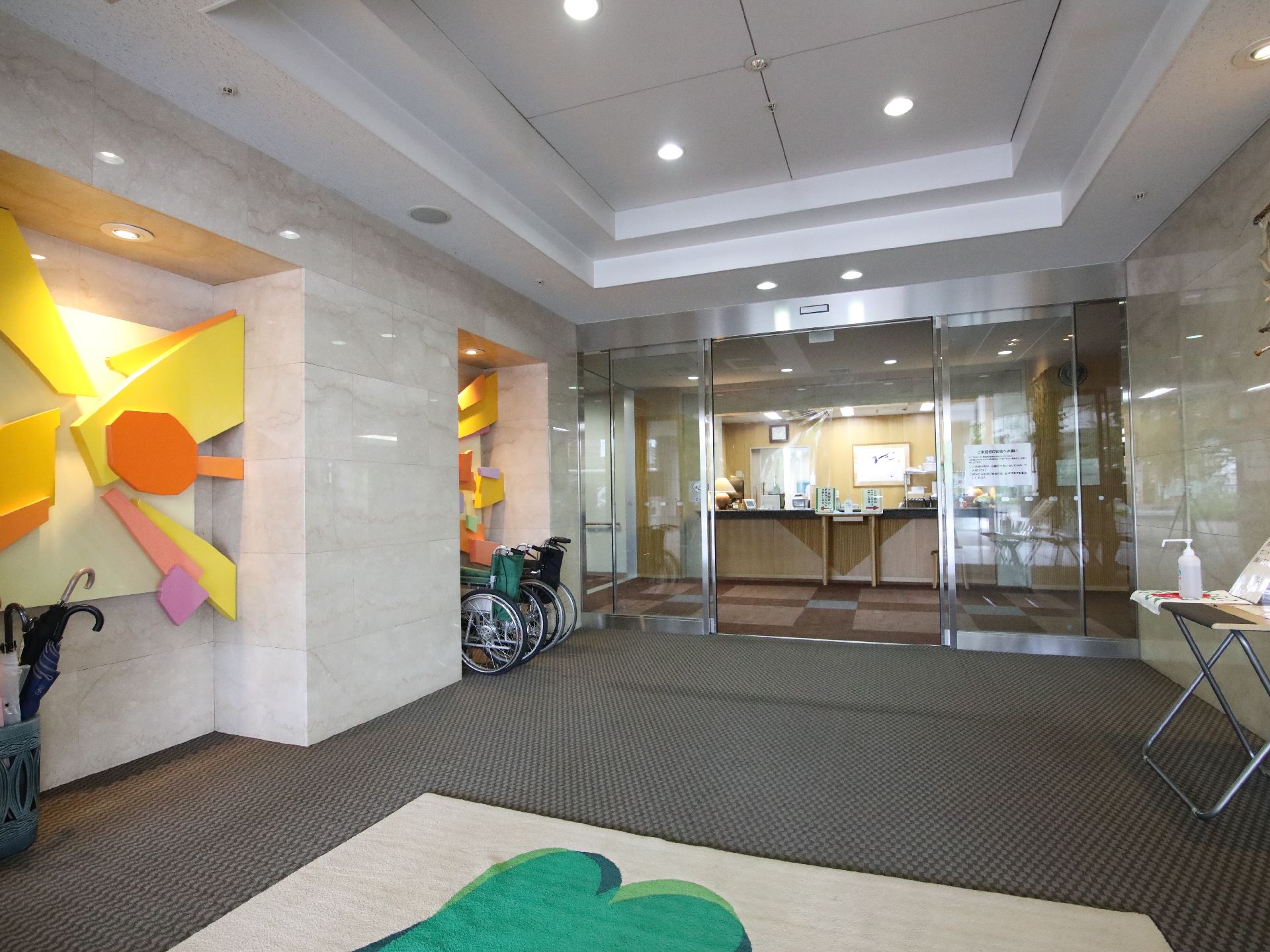 自動ドアが設置されている玄関