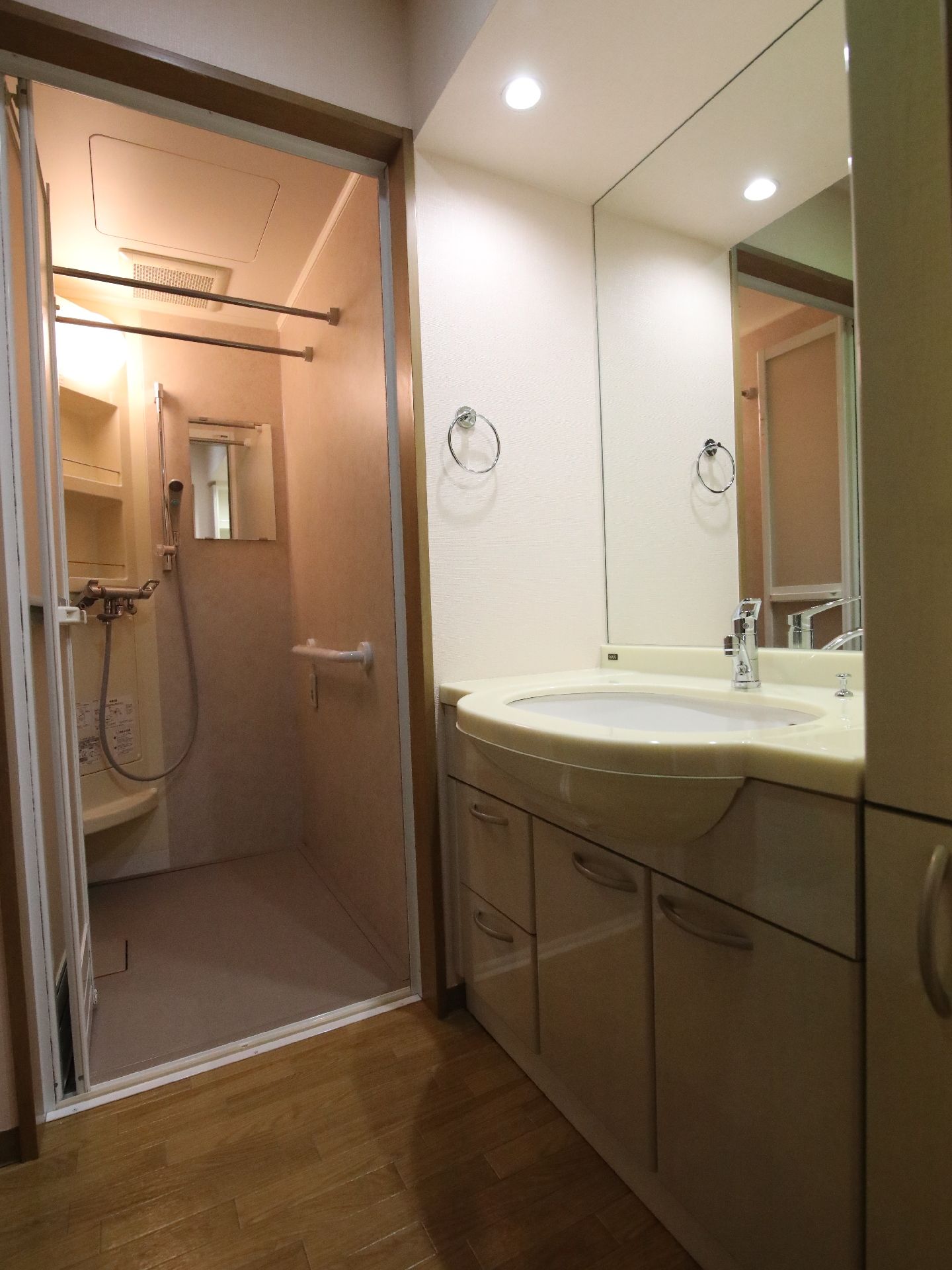 館内にある、誰でも使うことのできる洗面台