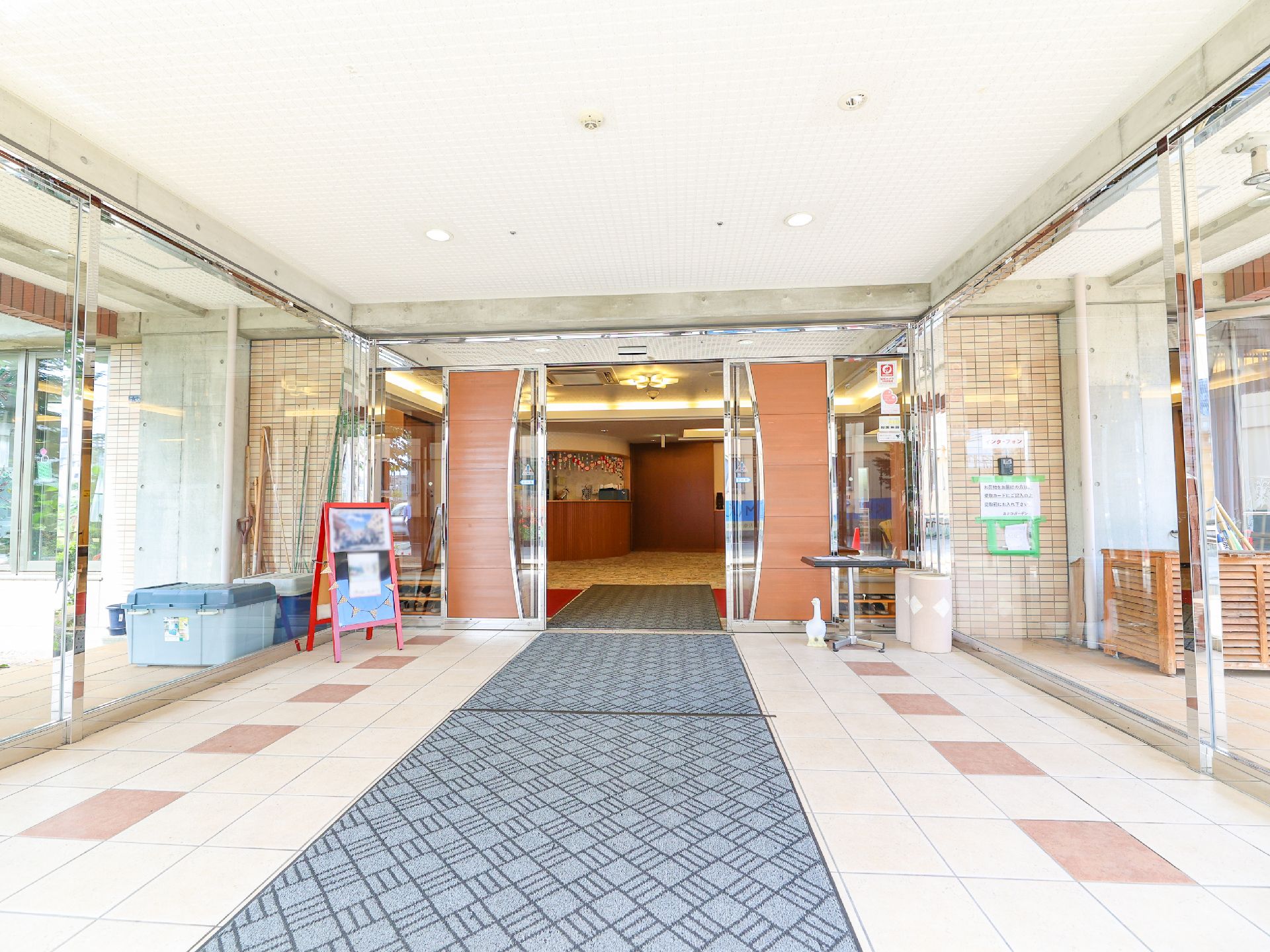 広々とした空間で、幅もある玄関