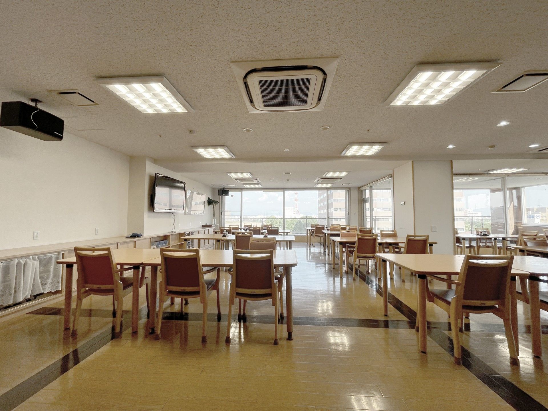 広々とした食堂