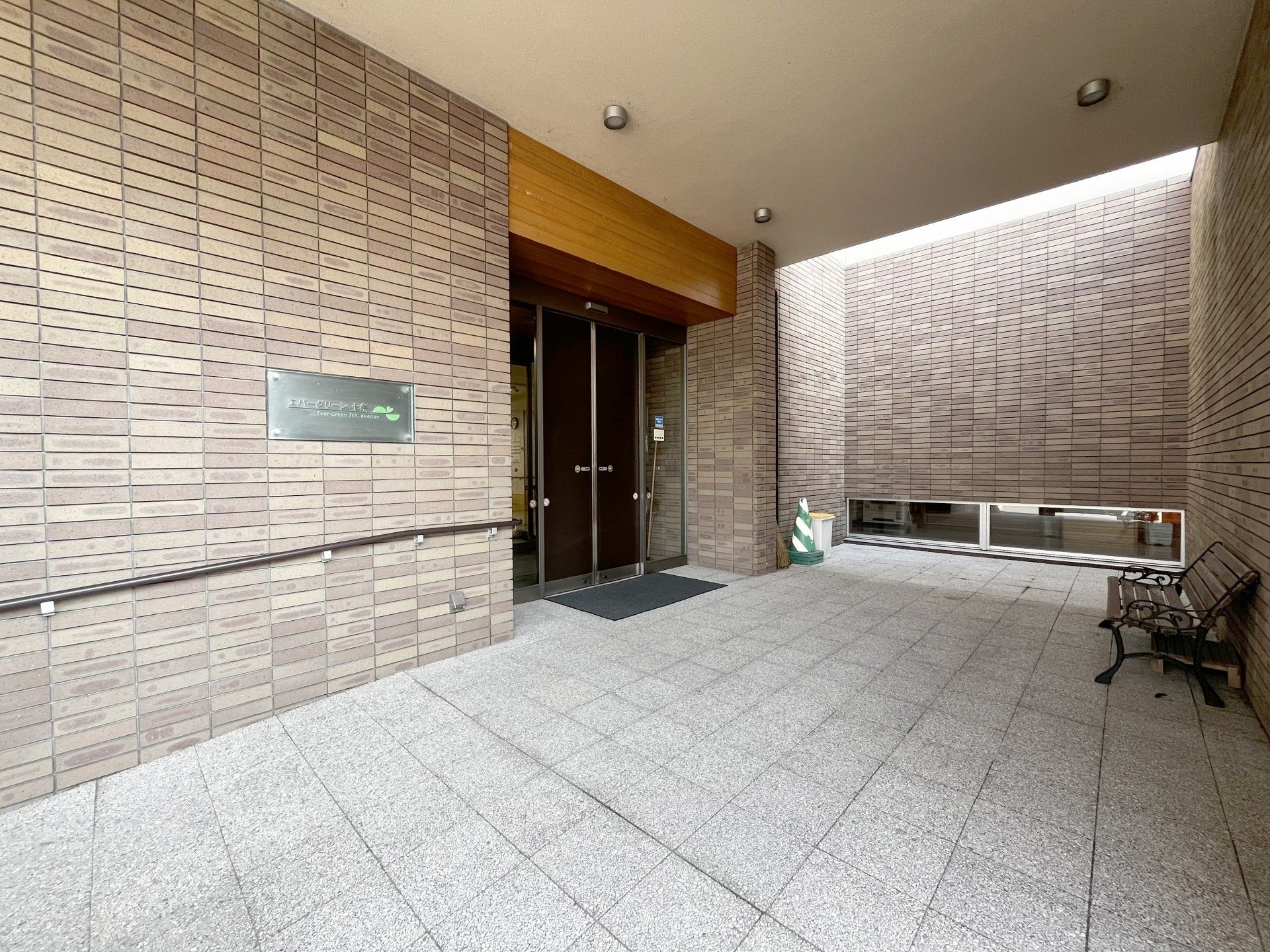 広いエントランス