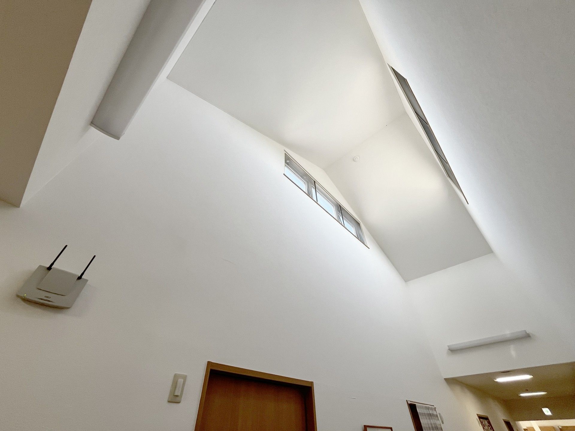 高い天井の廊下