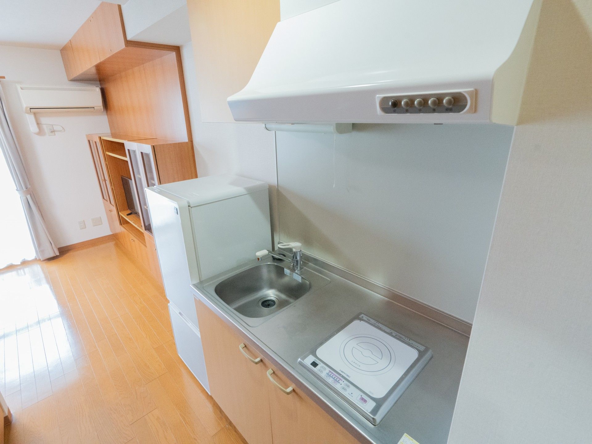 明るいキッチンの様子