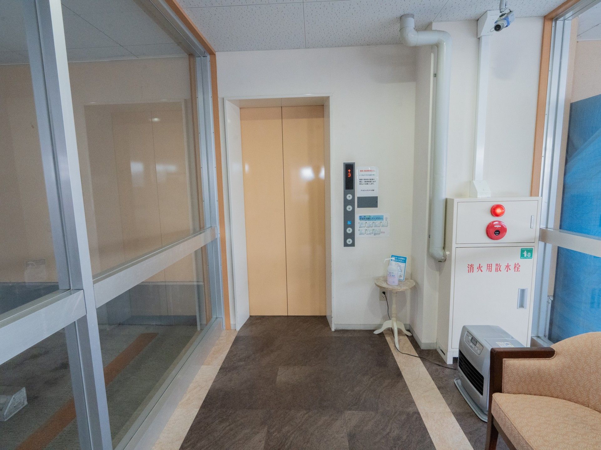 エレベーター前の廊下