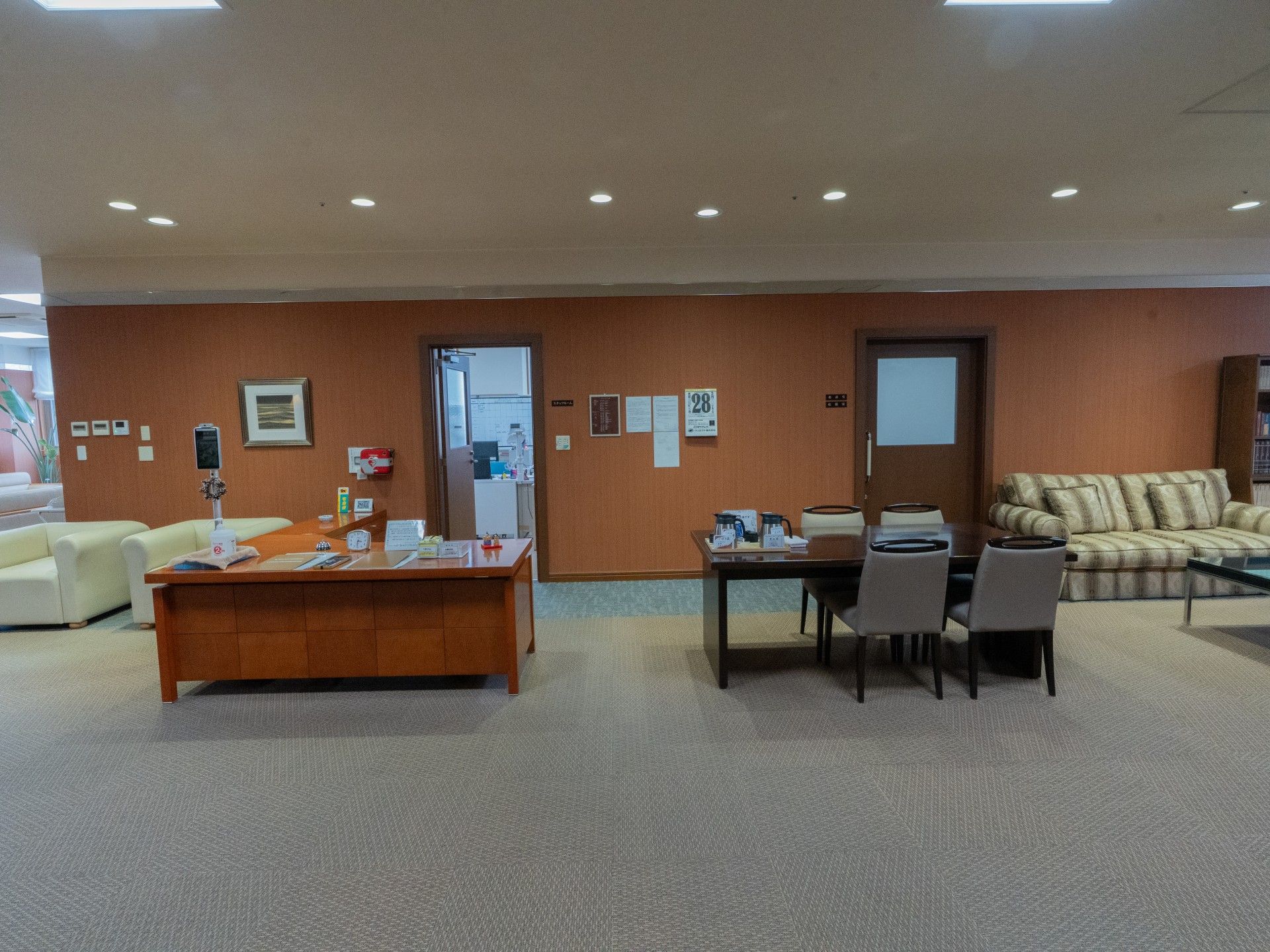 落ち着いた雰囲気のロビー