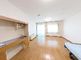 明るく清潔な個室の部屋