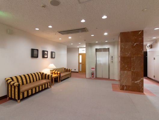 エレベーター前