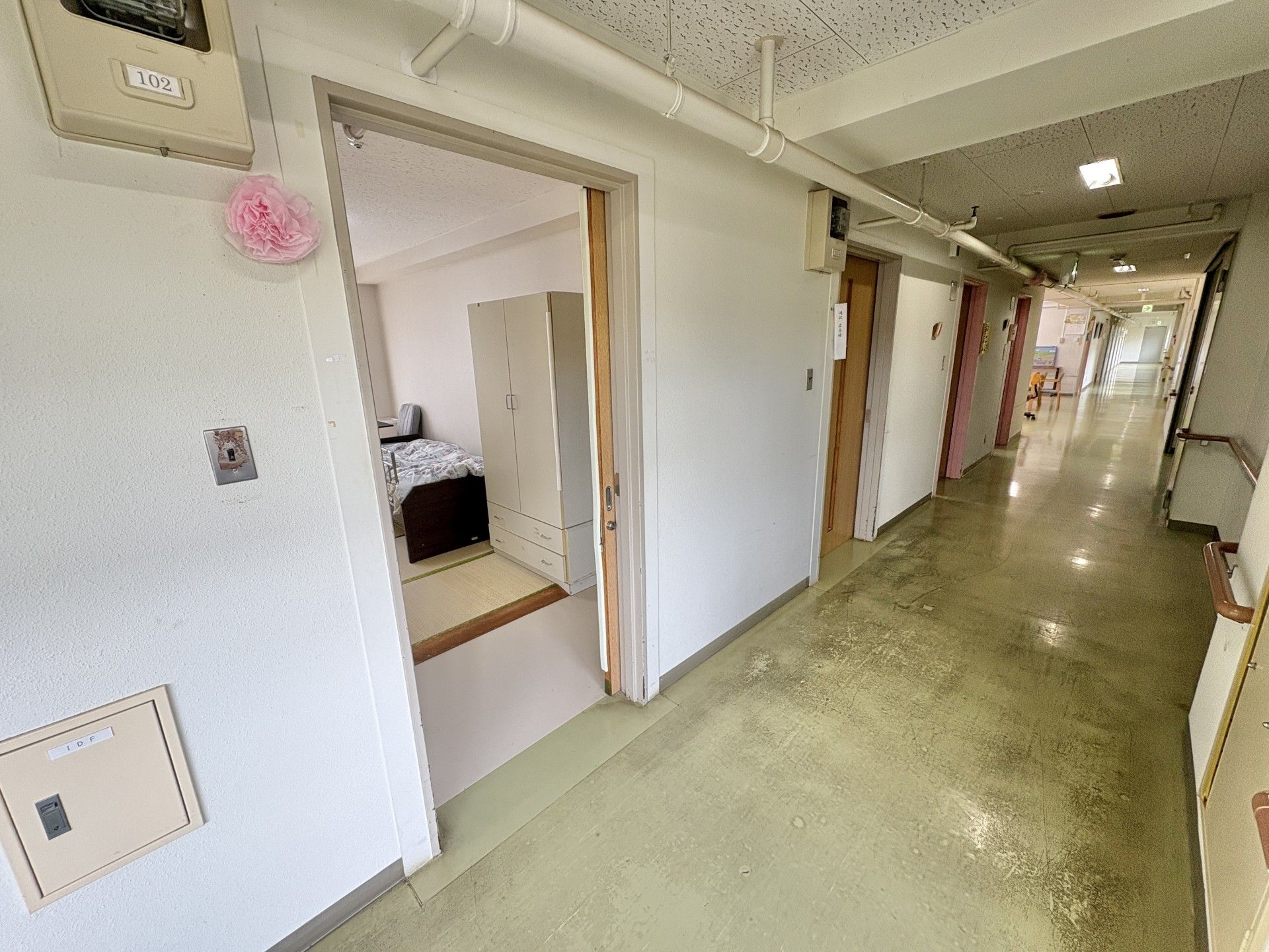 居室前の廊下