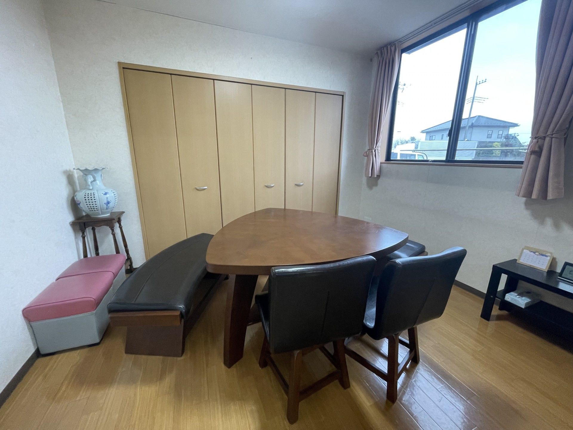 落ち着いた雰囲気の部屋