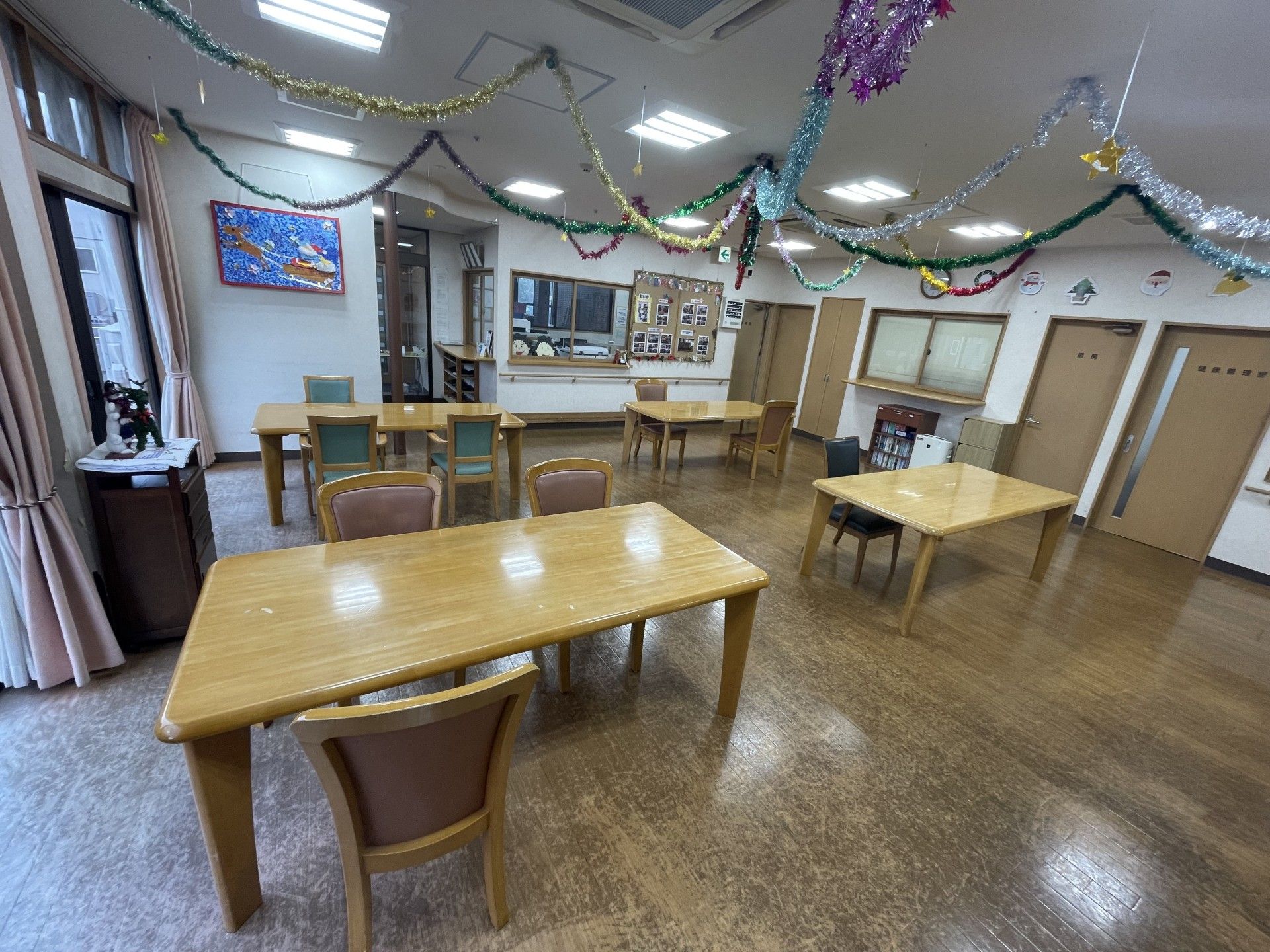 飾り付けられた広間