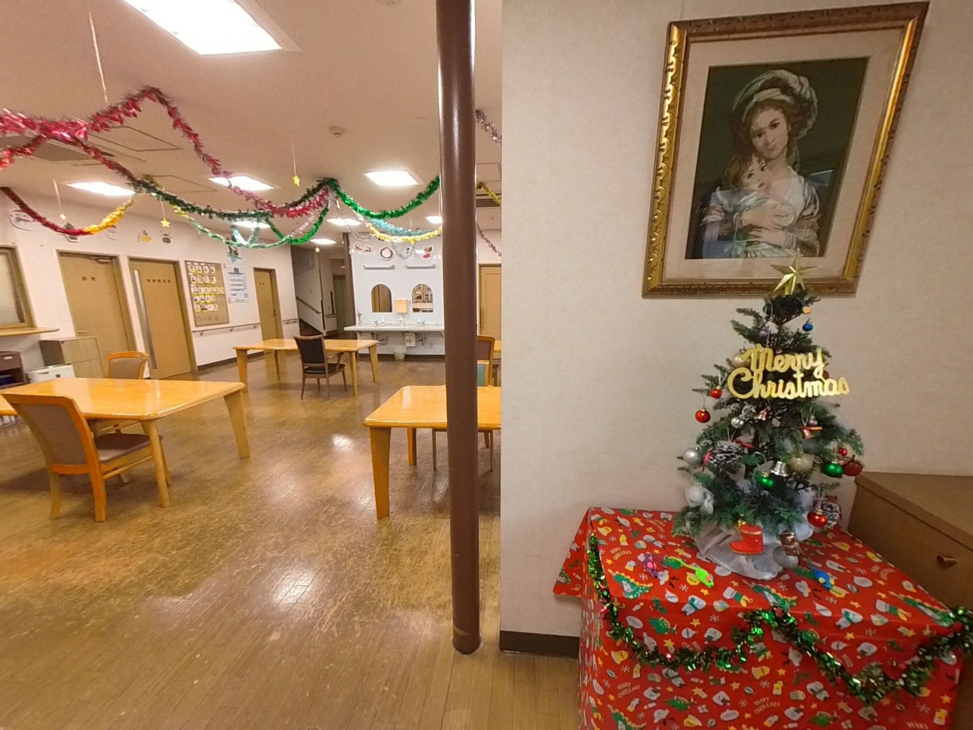 クリスマス装飾のある部屋