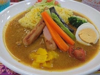 ある日の食事は、野菜たっぷりのラーメンである。入居者様に人気のメニューである。汁物は体が温まるので冬に提供される。
