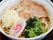 ラーメンだけに焦点を当てて、大きくアップした画像である。美味しそうなチャーシューが２枚、麵の上に盛り付けられている。