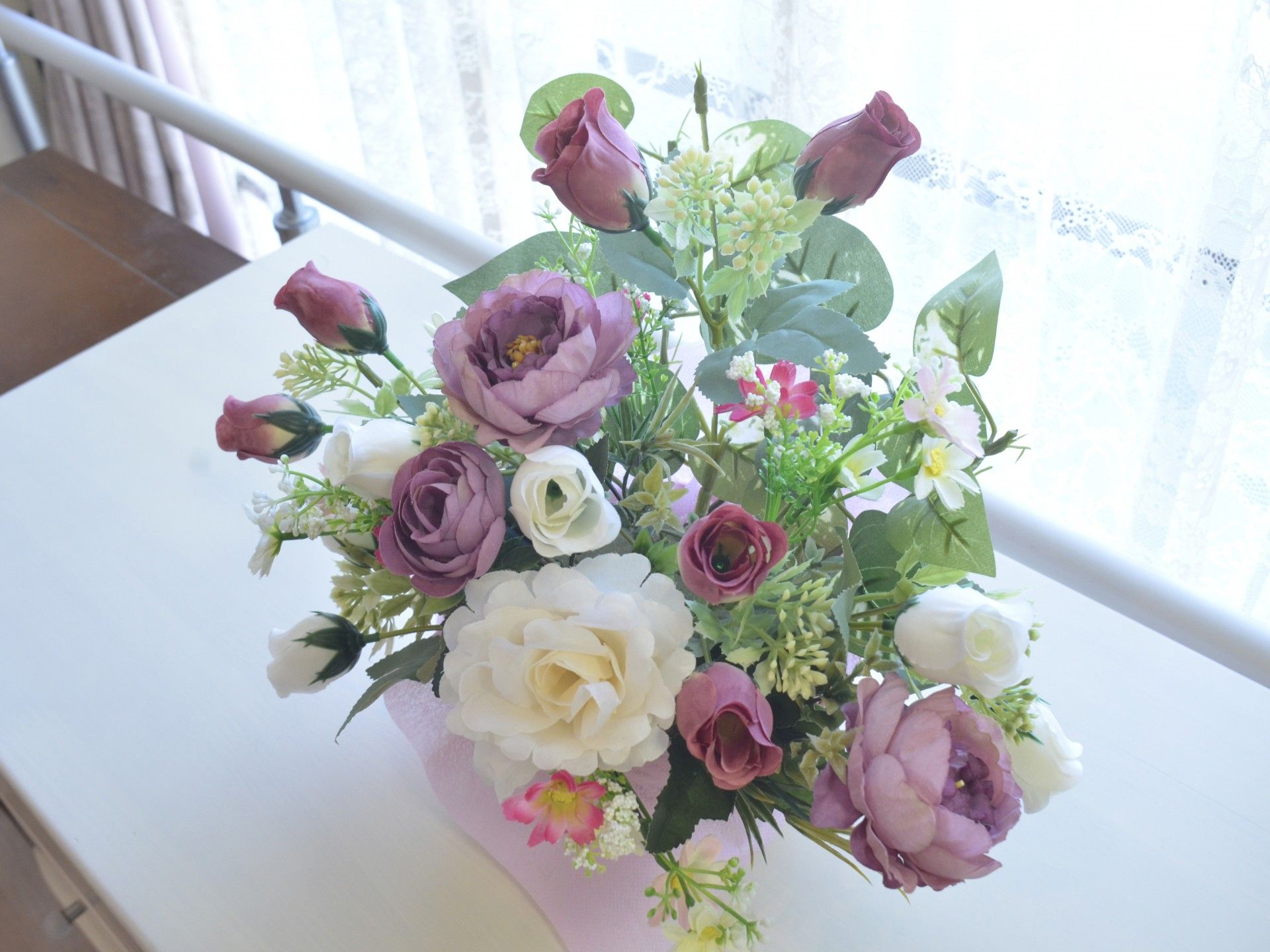 色とりどりの花のアレンジメント