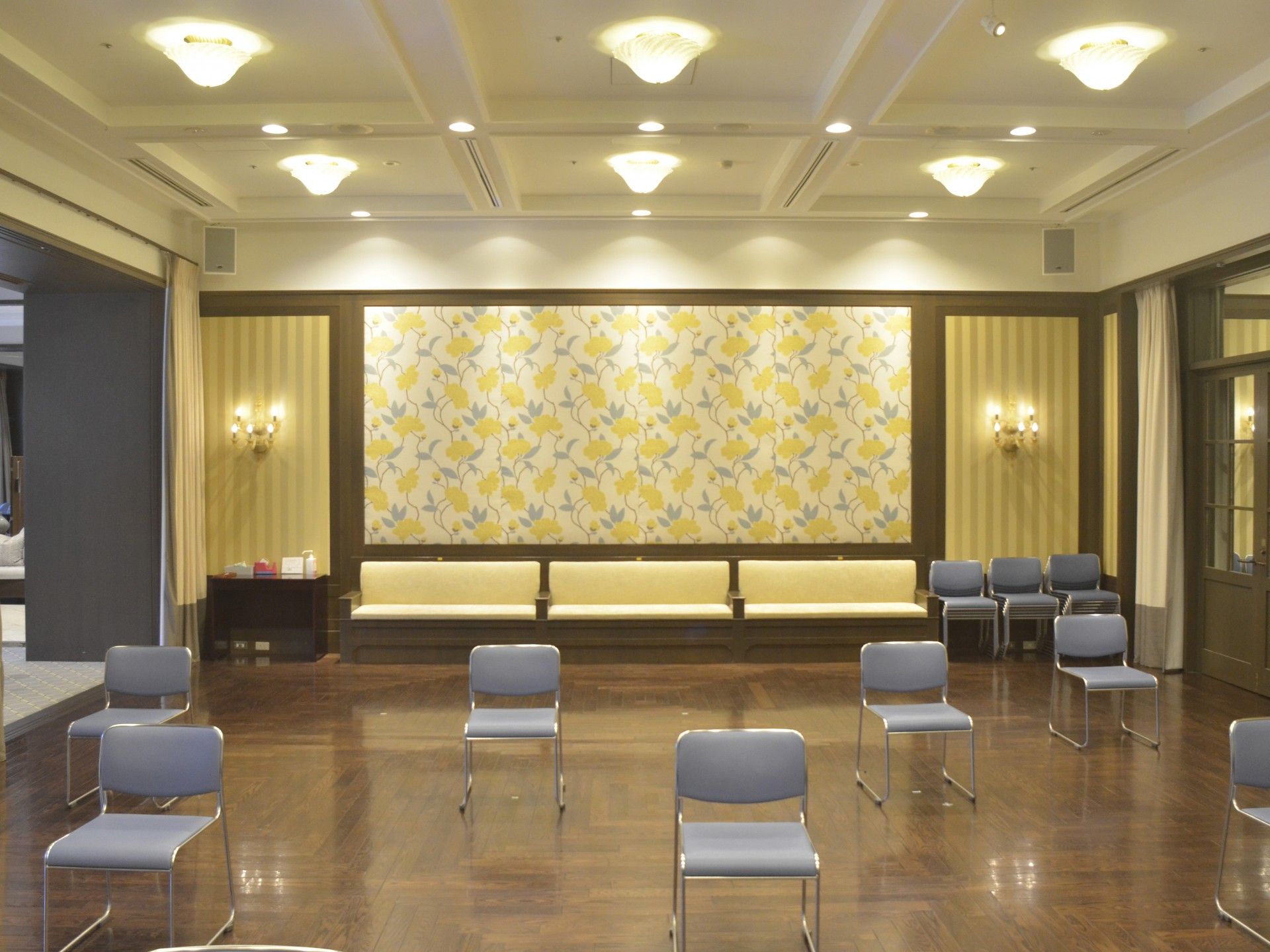 落ち着いた雰囲気の部屋