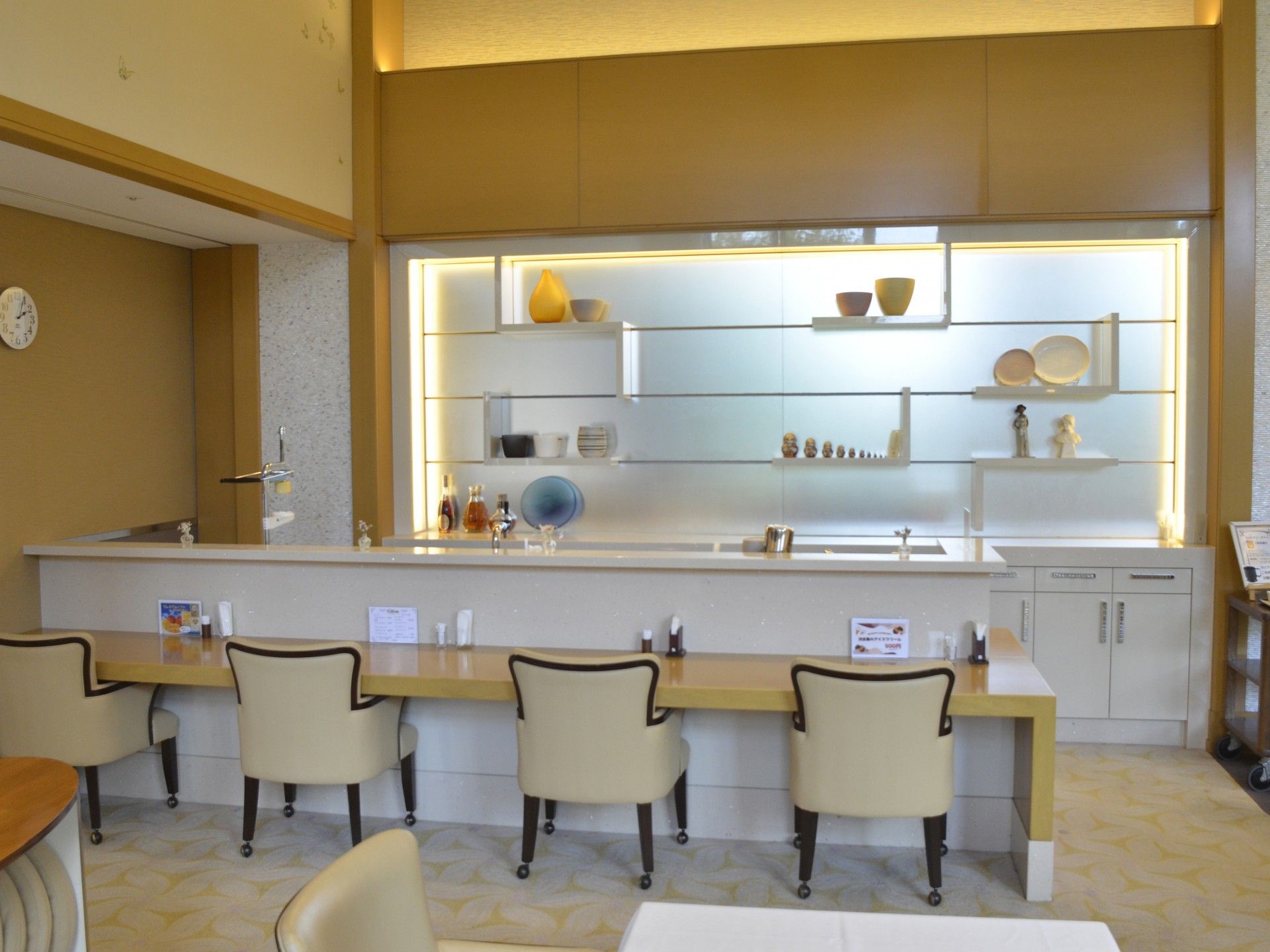 落ち着いた雰囲気のカウンター