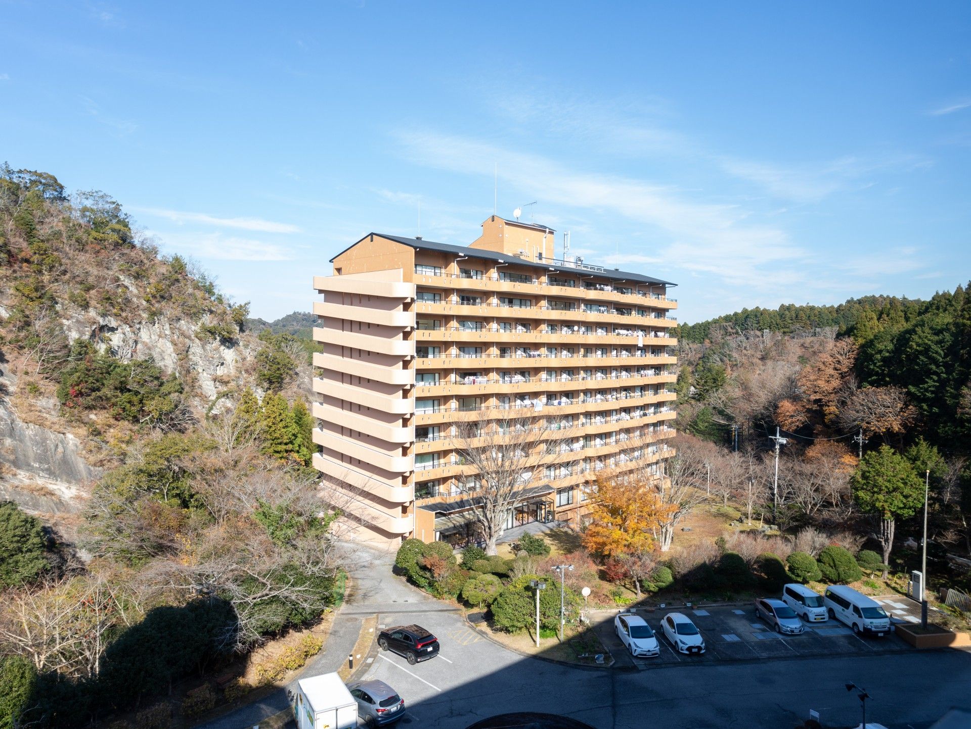 自然に囲まれた建物