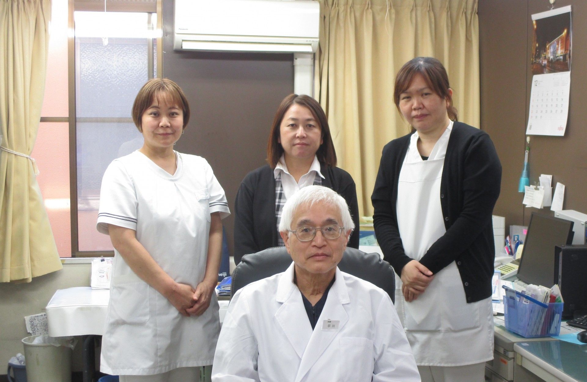 医療スタッフと診察室