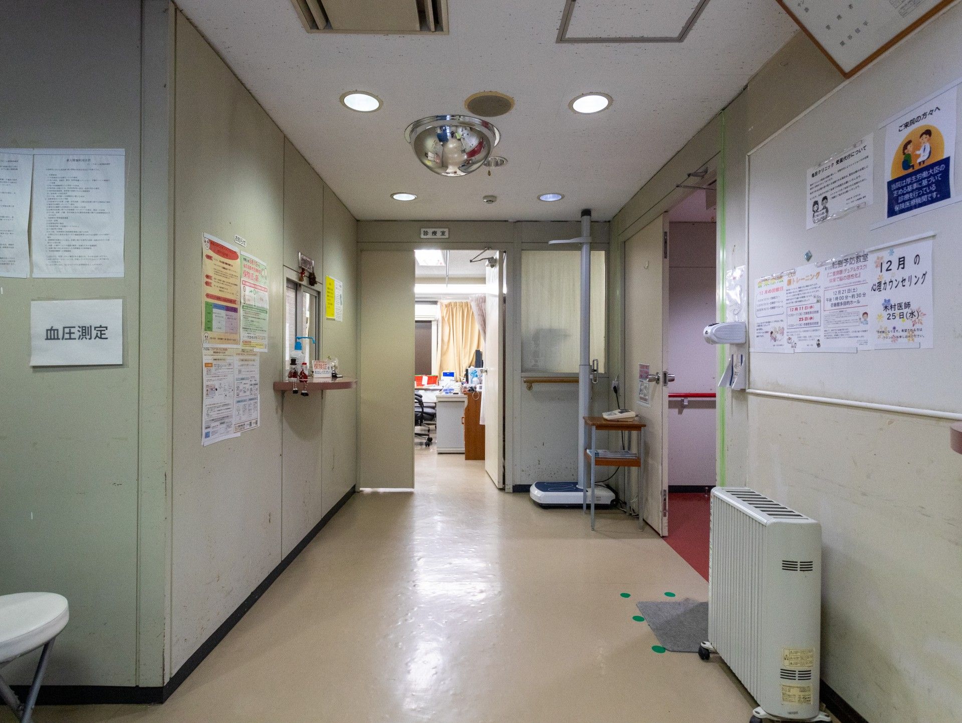廊下と診療室の入口