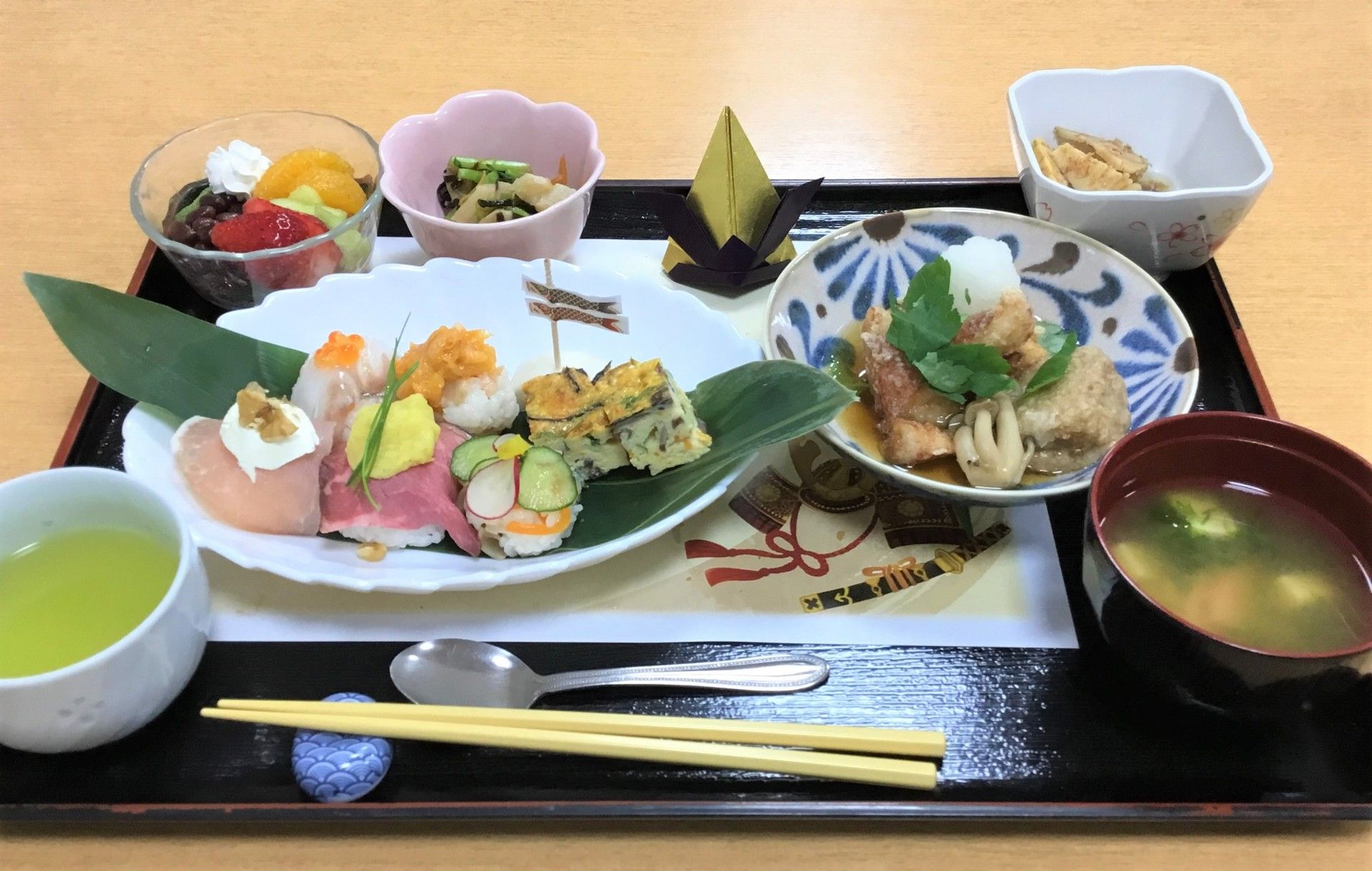 色とりどりの和食膳